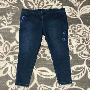 Lauren ralph lauren cropped jeans with embroidered flowers. Size 20W